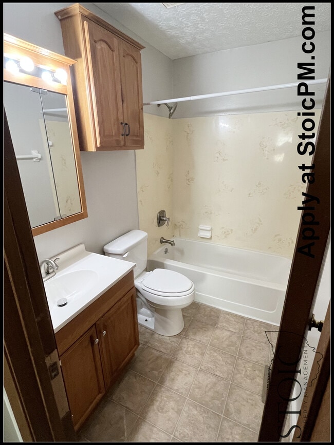 Building Photo - 3169 Earlington Ln