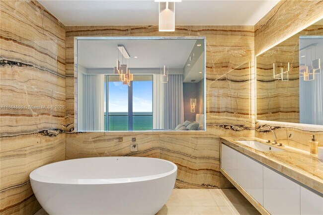 Building Photo - 17901 Collins Ave