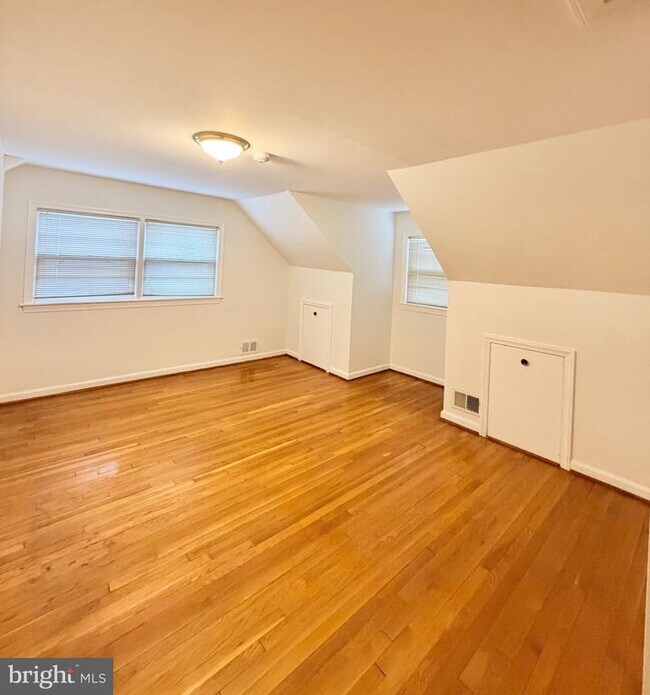 Building Photo - 3125 N Nottingham St