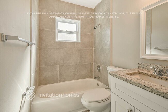 Building Photo - 525 Dolphin Dr