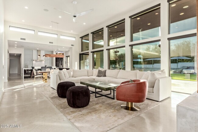 Building Photo - 6636 N 48th St