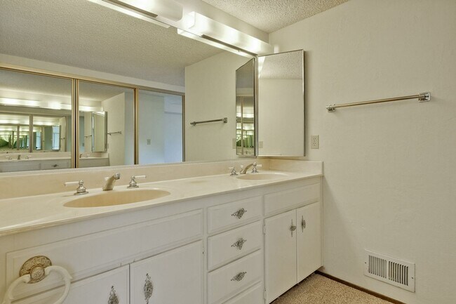 Building Photo - Wow! What a Great Home! Available Soon!
