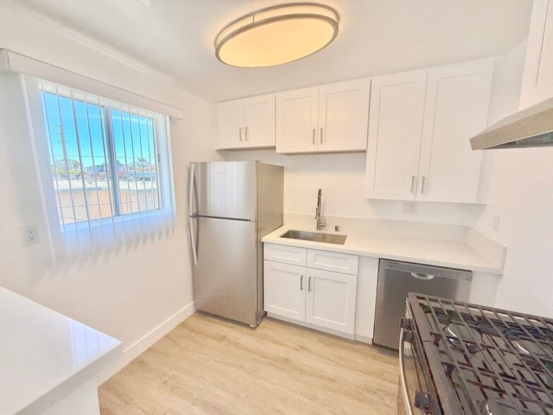 Building Photo - 12745 Venice Blvd