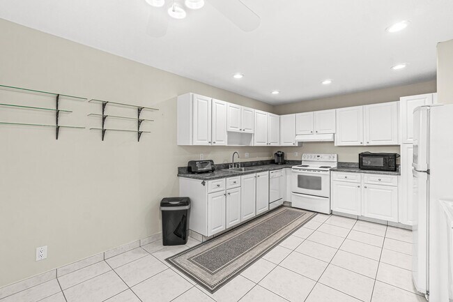 Building Photo - 1521 NW 19th Terrace