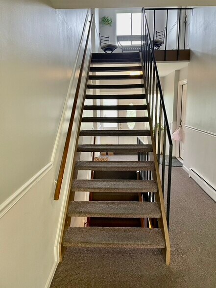 Hallway - 4915 Briarwood Ave