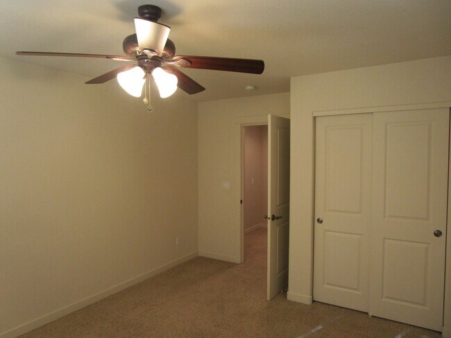 Building Photo - 3 Bedroom, 2 Bathroom on Corner Lot in Subdivision in North Prineville - Available Now!