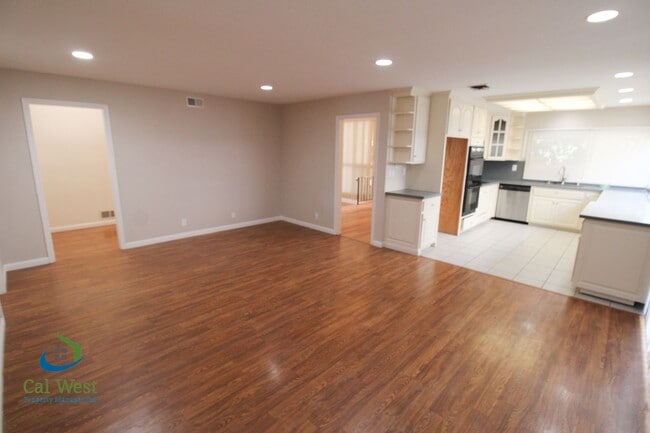 Building Photo - $4095 - 4 Bed/2 Bath 1933 sqft single stor...