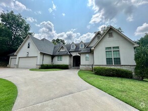 Building Photo - Absolutely stunning custom home in Midtown...