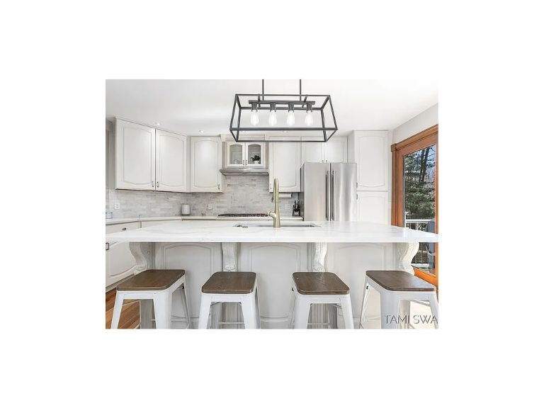 Kitchen - 17756 Brucker St