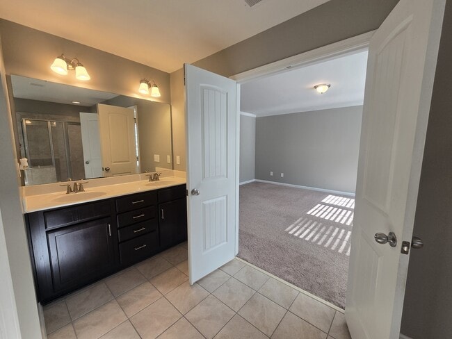 Building Photo - 3917 Valley Side Ct