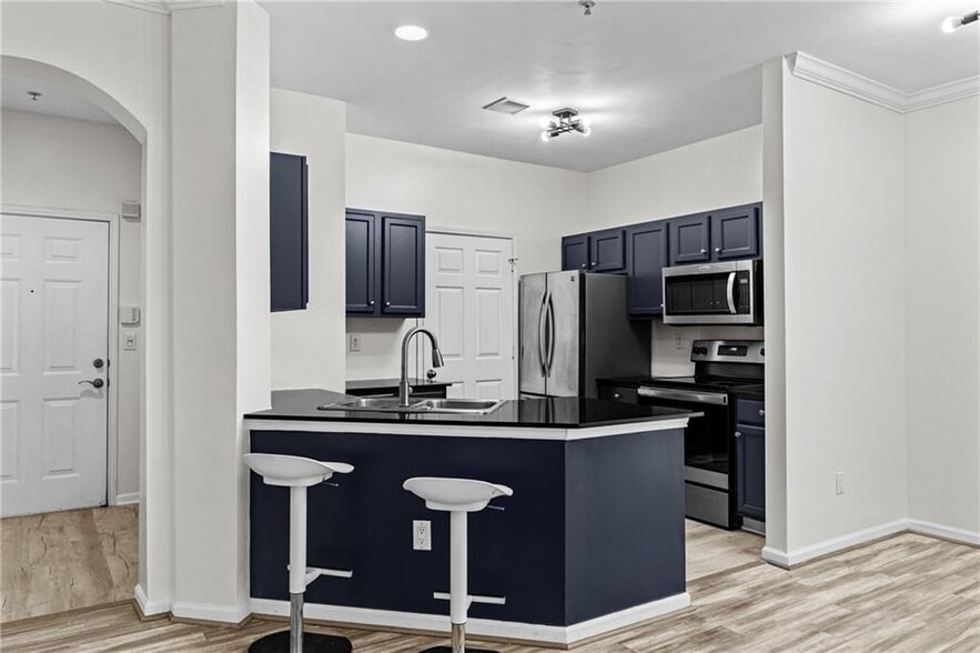 Building Photo - 5641 Roswell Rd