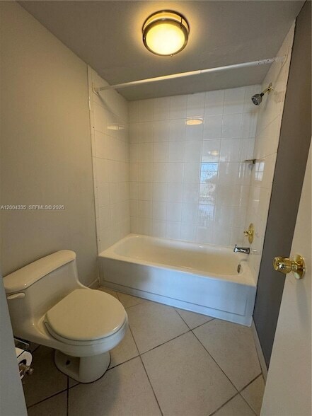 Building Photo - 18041 Biscayne Blvd