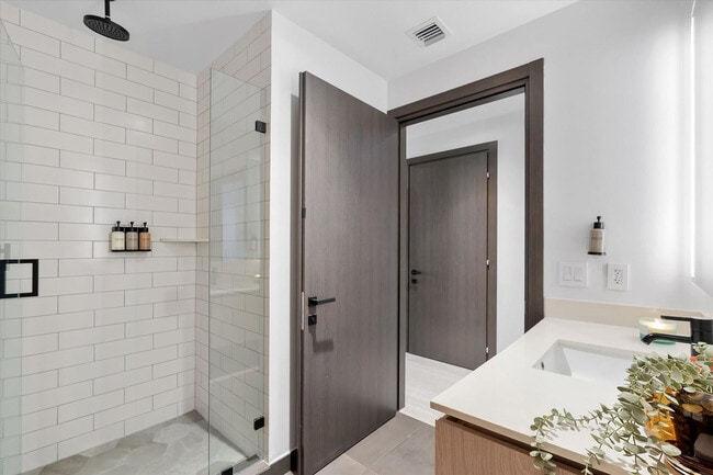 Building Photo - 398 NE 5th St