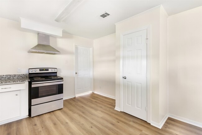 Building Photo - 1830 Reese St