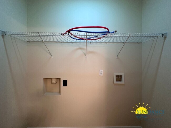 Building Photo - Stunning  3 Bedroom Townhouse in Fort Walton