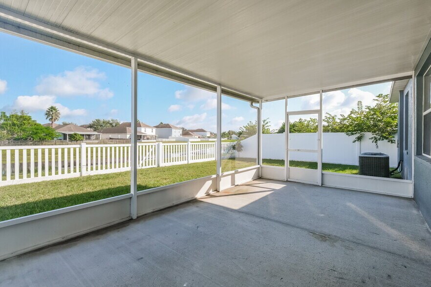 Building Photo - 11171 Golden Silence Dr