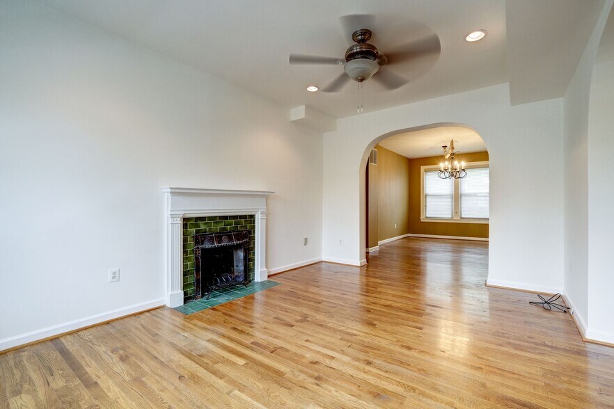 LR 2 - 450 Randolph St NW