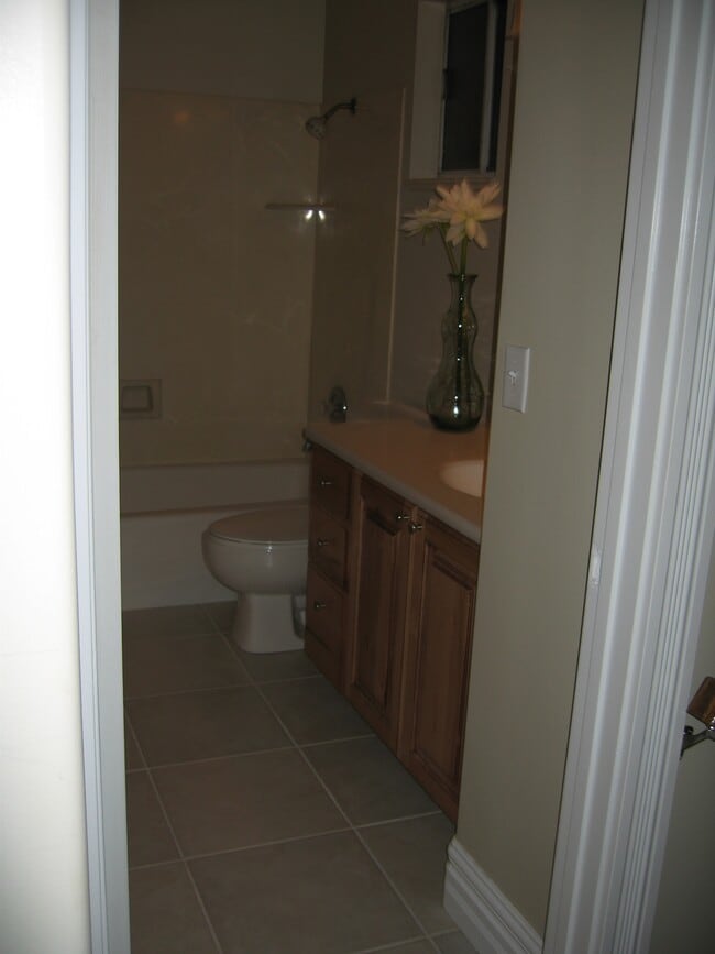 Building Photo - 1005 E 750 S