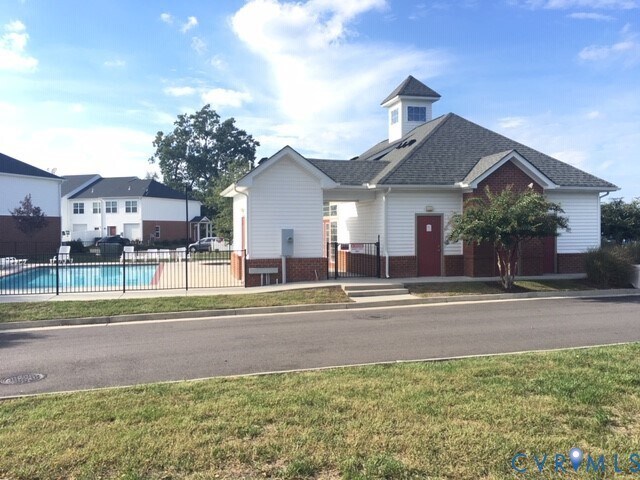 Building Photo - 7474 Pebble Lake Dr