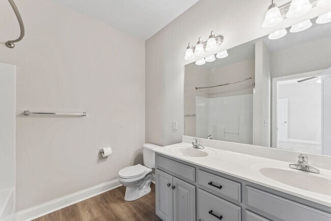 Building Photo - Spacious Townhome in Siegel School Zone – 2 Private Suites & Open Floor Plan!