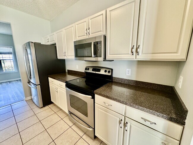 Building Photo - Fantastic Three Bedroom Updated Home in Bluffton!