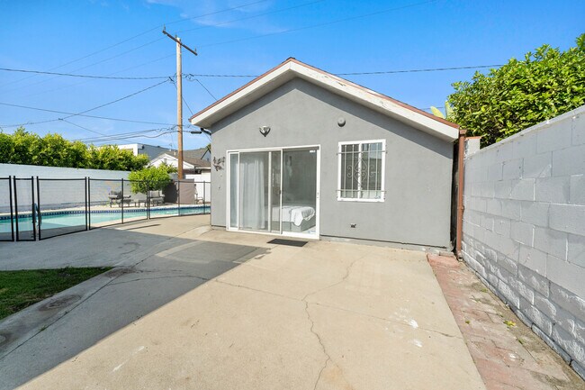 Building Photo - 140 N Carson Rd