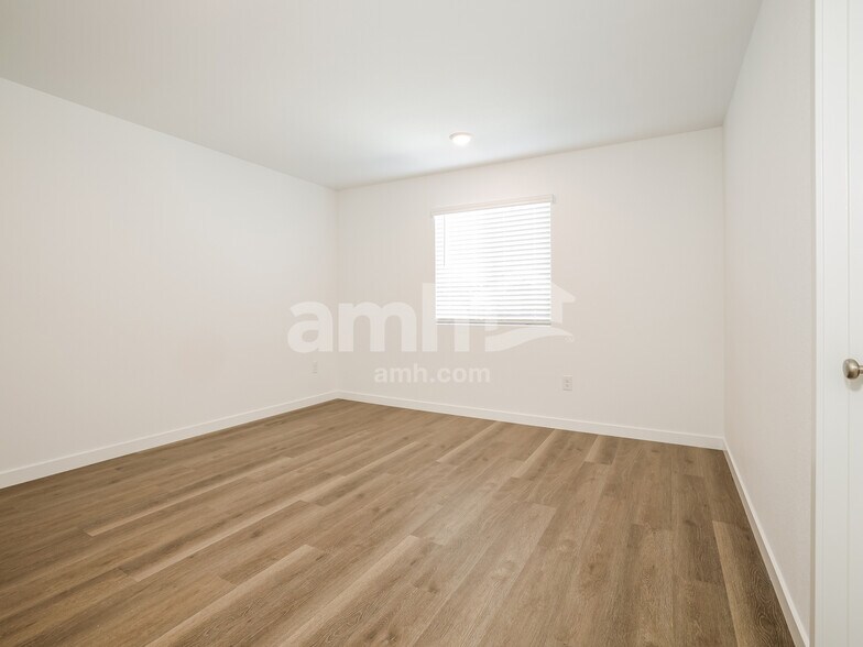Building Photo - 2411 Dolly Ave