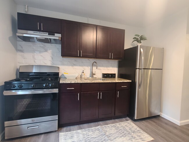 Building Photo - Ravine Manor Apartments