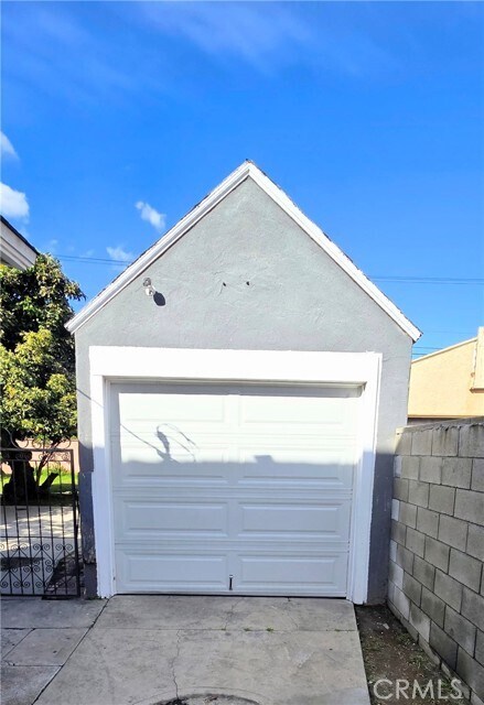 Building Photo - 5747 Jefferson Ave