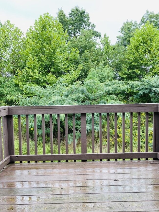 Building Photo - Beautiful Townhome