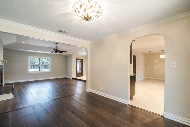 Building Photo - 3215 Sesbania Dr