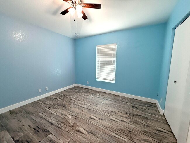 Building Photo - 15859 68th Ct N