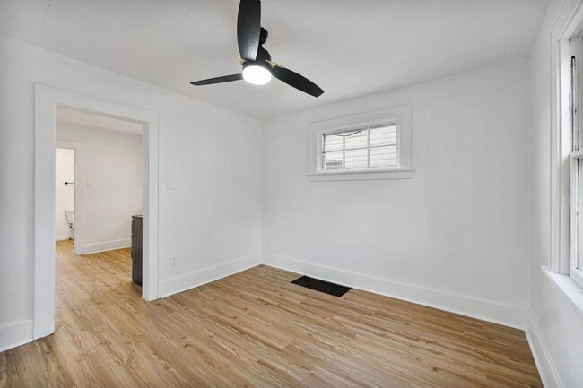 Building Photo - COMING SOON - 3 BEDROOM HOUSE ON SPRING ST