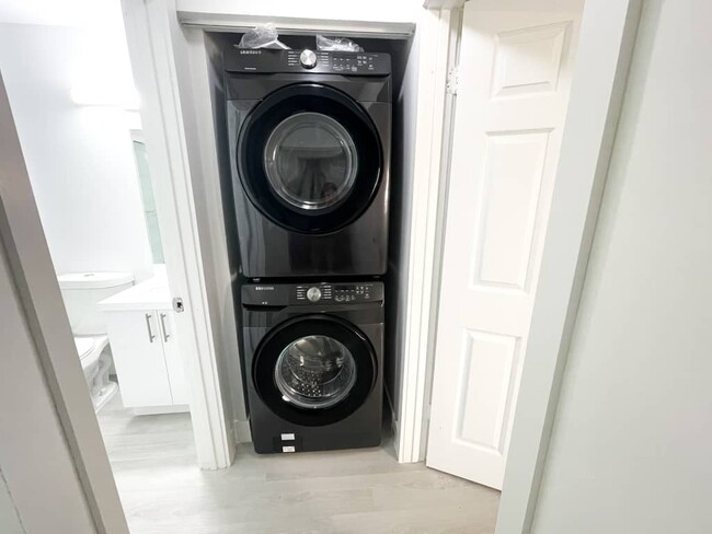 Building Photo - 2421 NW 96th Ter