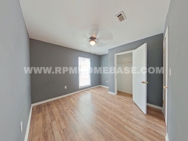 Building Photo - Charming 3-Bedroom Home in Crestview with Modern Features!