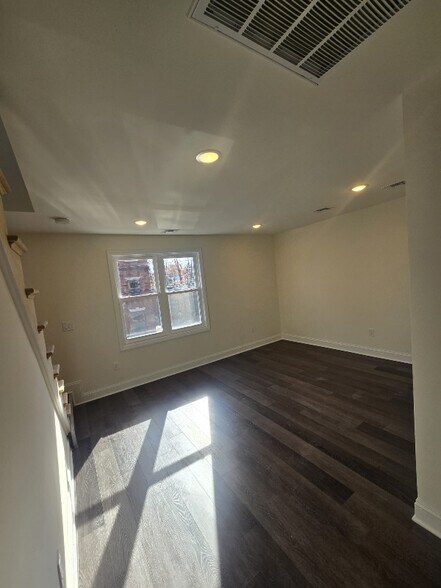 Building Photo - 32 North Ave