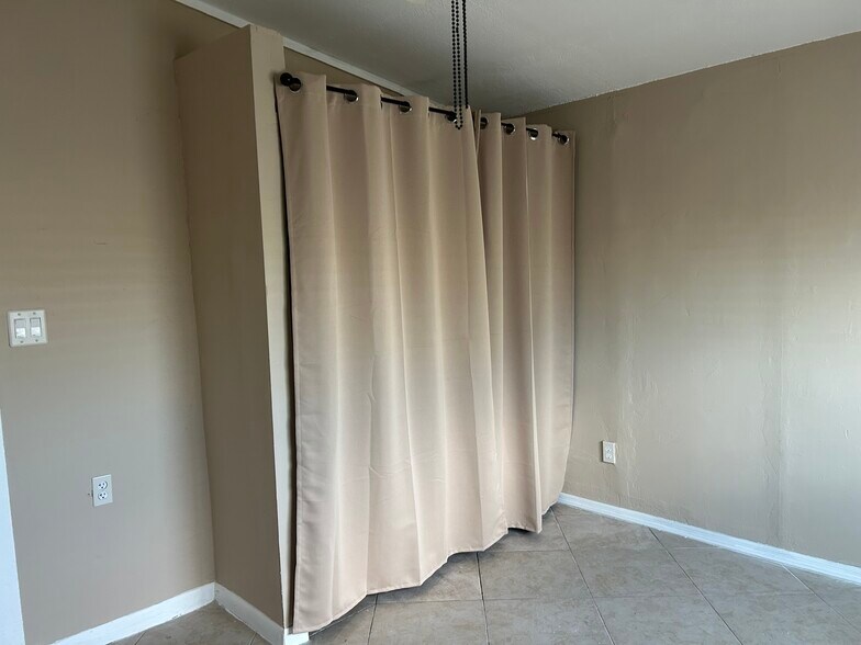 Building Photo - 6627 S 22nd Pl