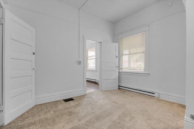 Building Photo - Charming Goose Hollow Home, Big, Spacious, and Bright!