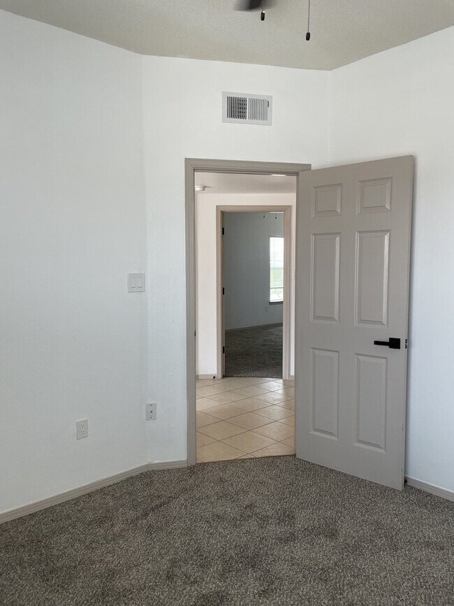 Building Photo - 12325 Tierra Arena Dr