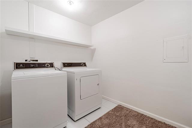 Building Photo - 10438 High Hollows Dr