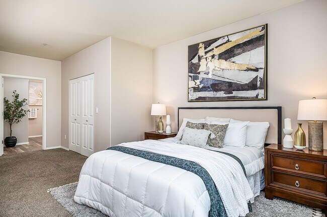 Building Photo - BOTHELL 2 BED, 2 BATH CORNER CONDO FOR REN...
