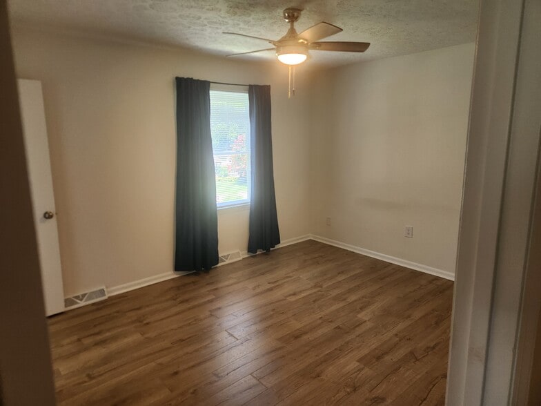 Primary Bedroom - 1704 Danbury Dr