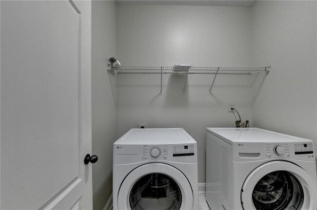 Building Photo - 522 Suwanee Oaks Dr NE