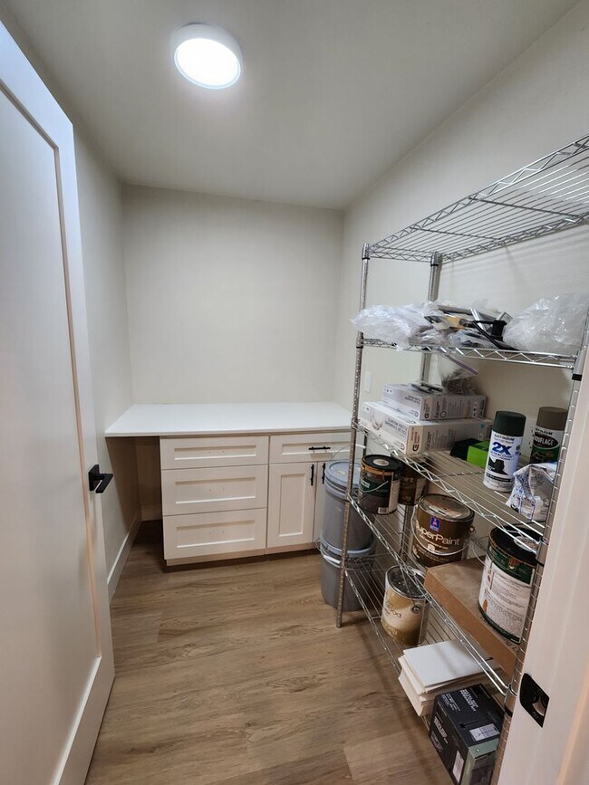 Building Photo - Gorgeous Remodeled 3 bed 2.5 bath in West ...