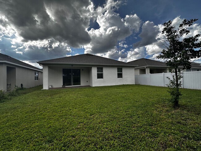 Building Photo - SAWGRASS - 4BR/2BA HOME
