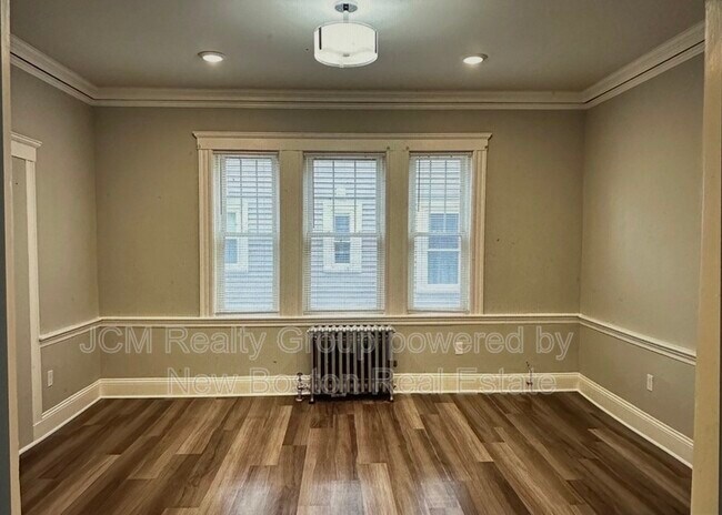 Building Photo - 100 Maverick St