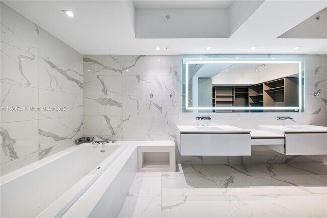 Building Photo - 5500 Island Estates Dr