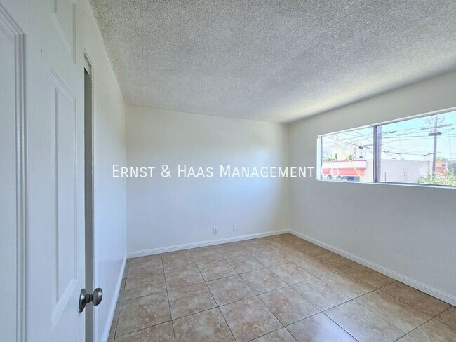 Building Photo - 1330 Walnut Ave
