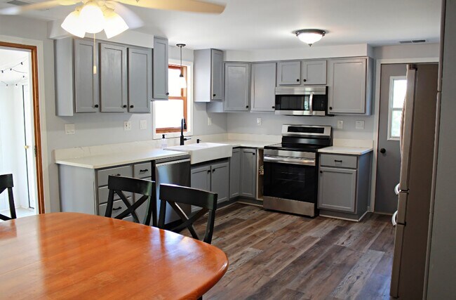 Building Photo - 375 Hauxwell Dr