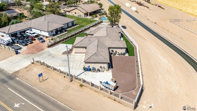Building Photo - 2070 Araby Rd